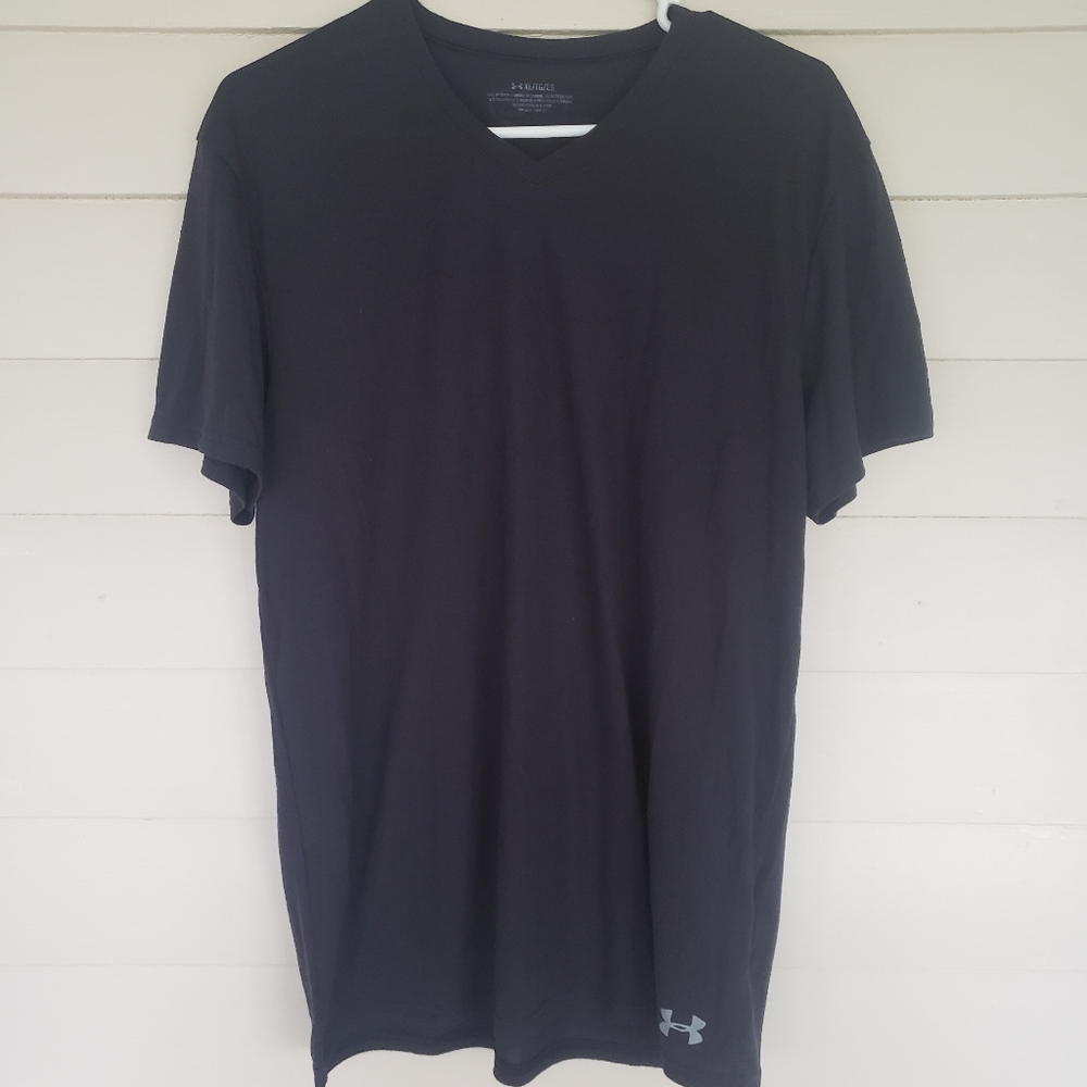Under Armour black v neck shirt xl